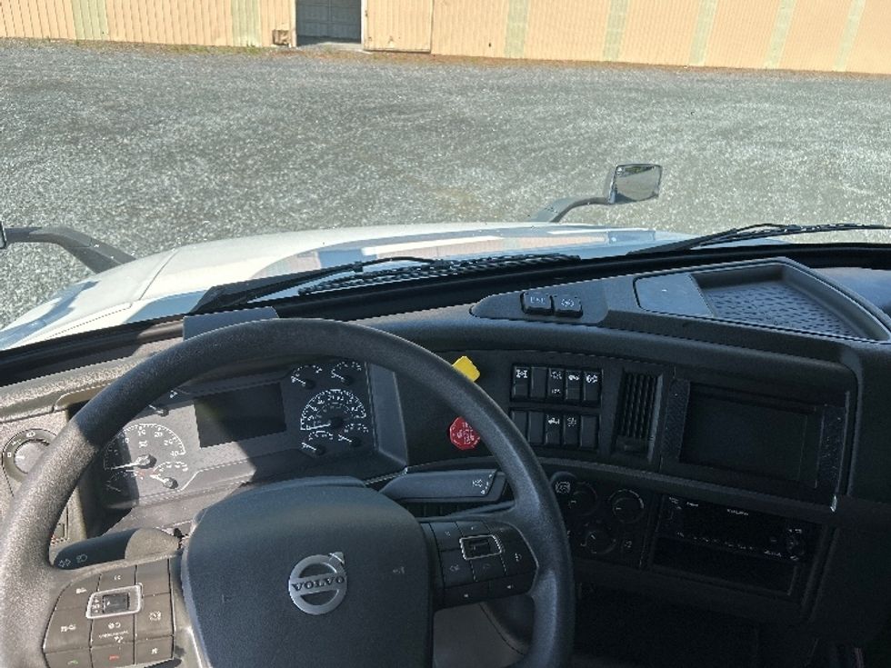 Sleeper Tractor-Heavy Duty Tractors-Volvo-2022-VNL64760-Eden-MD-424,474\n\t\tmiles-$ 84,750 - Image 12