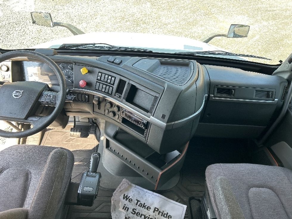 Sleeper Tractor-Heavy Duty Tractors-Volvo-2022-VNL64760-Eden-MD-424,474\n\t\tmiles-$ 84,750 - Image 13