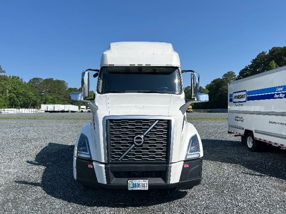 Sleeper Tractor-Heavy Duty Tractors-Volvo-2022-VNL64760-Eden-MD-424,474\n\t\tmiles-$ 84,750 - Image 2