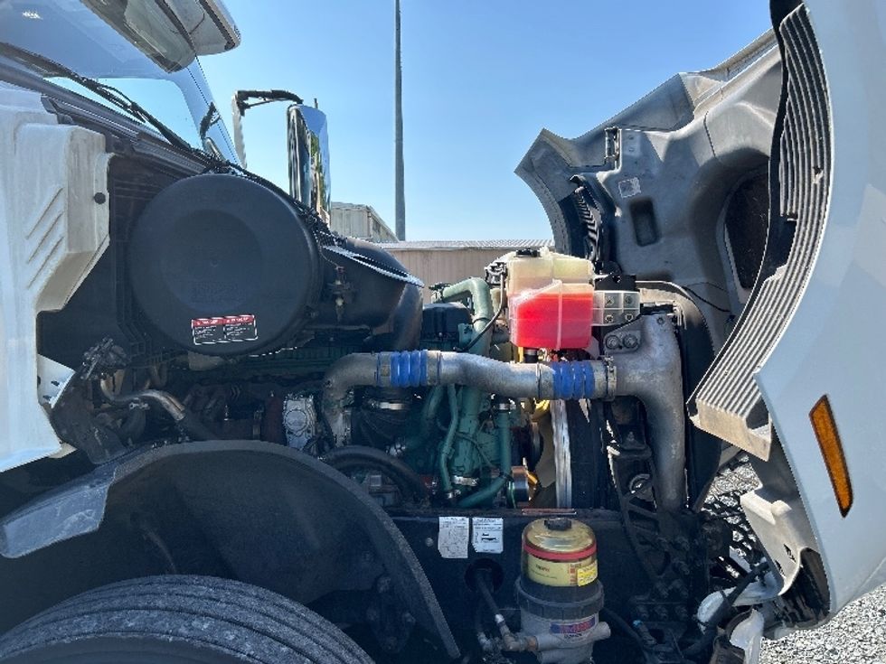 Sleeper Tractor-Heavy Duty Tractors-Volvo-2022-VNL64760-Eden-MD-424,474\n\t\tmiles-$ 84,750 - Image 20