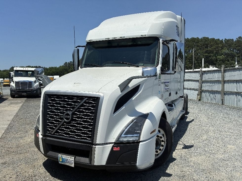 Sleeper Tractor-Heavy Duty Tractors-Volvo-2022-VNL64760-Eden-MD-424,474\n\t\tmiles-$ 84,750 - Image 3