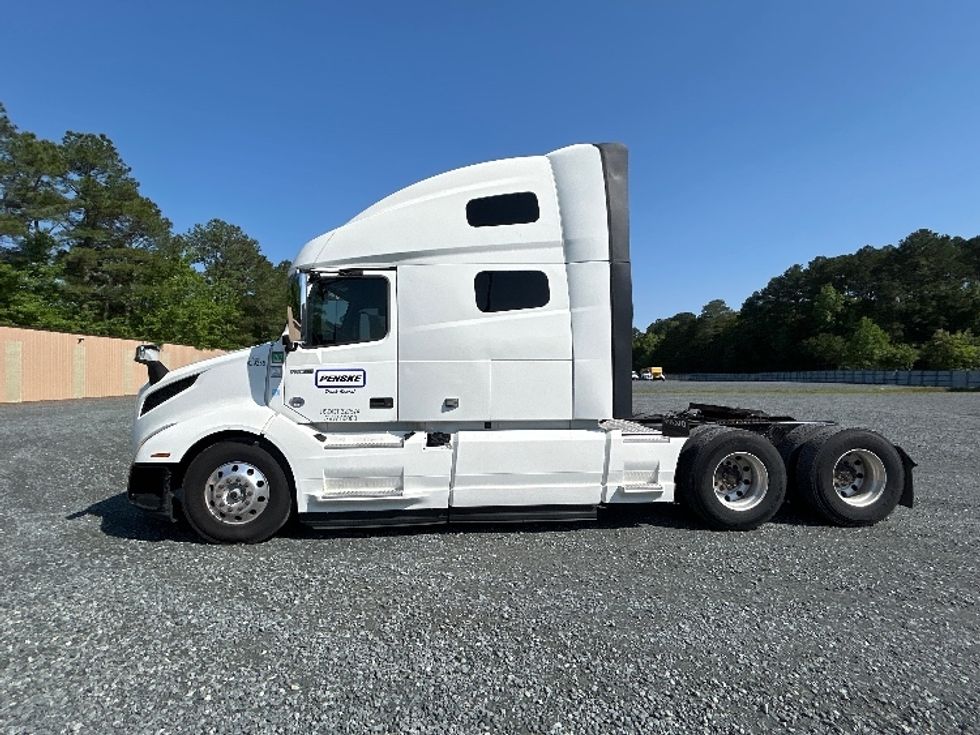 Sleeper Tractor-Heavy Duty Tractors-Volvo-2022-VNL64760-Eden-MD-424,474\n\t\tmiles-$ 84,750 - Image 4