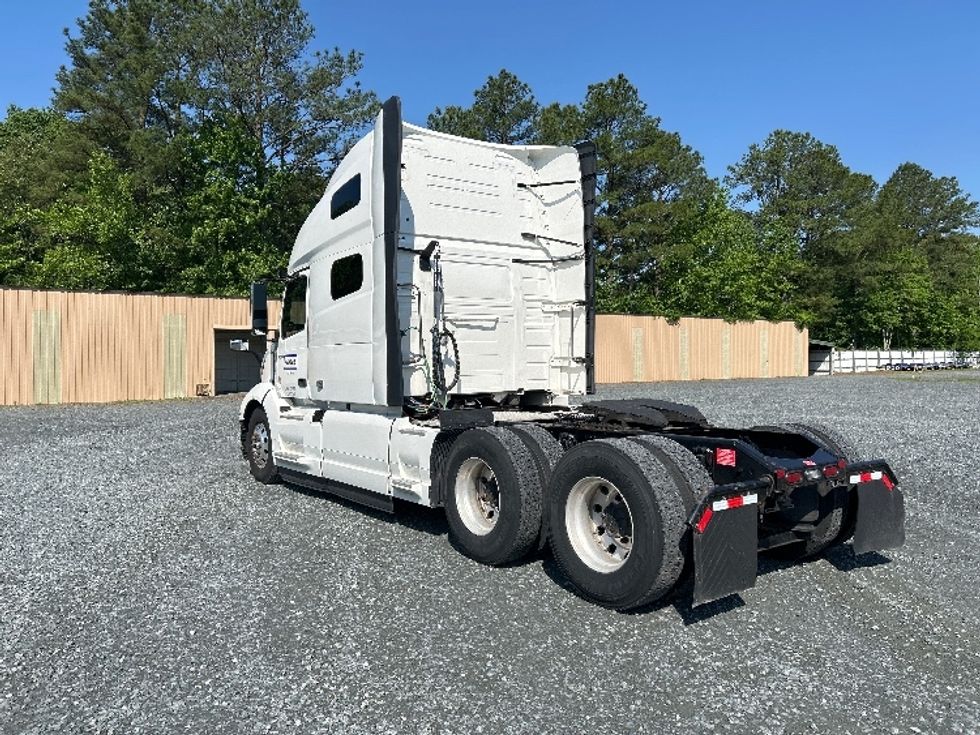 Sleeper Tractor-Heavy Duty Tractors-Volvo-2022-VNL64760-Eden-MD-424,474\n\t\tmiles-$ 84,750 - Image 5
