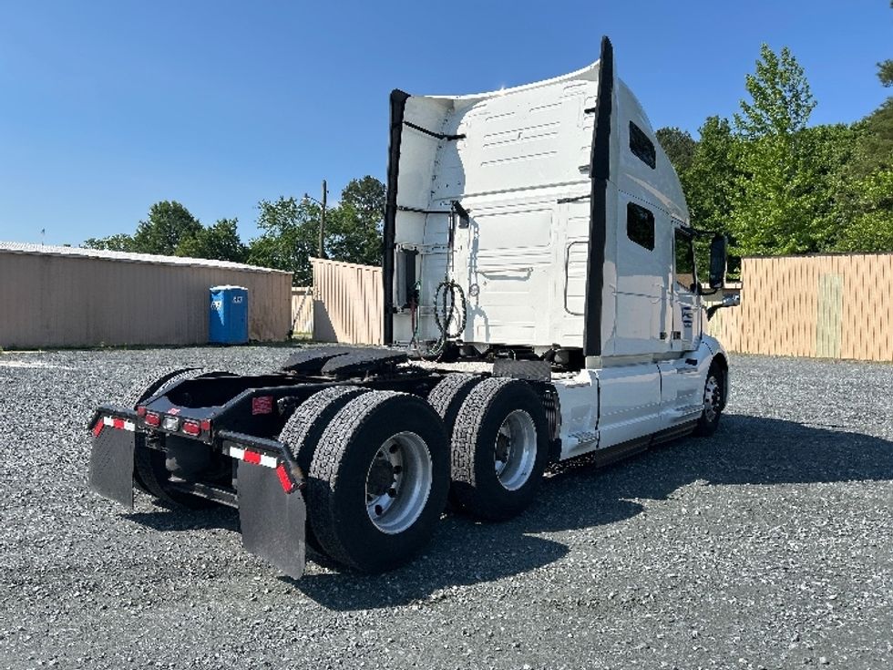 Sleeper Tractor-Heavy Duty Tractors-Volvo-2022-VNL64760-Eden-MD-424,474\n\t\tmiles-$ 84,750 - Image 7