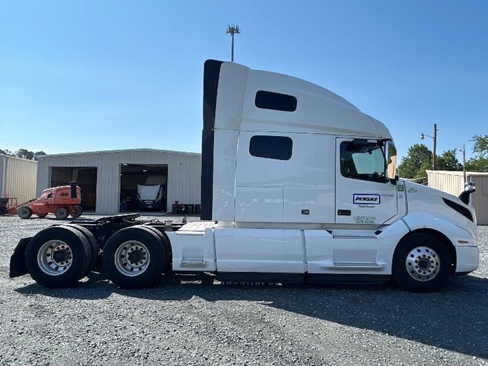Sleeper Tractor-Heavy Duty Tractors-Volvo-2022-VNL64760-Eden-MD-424,474\n\t\tmiles-$ 84,750 - Image 8