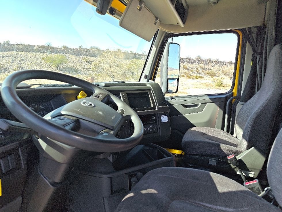 Sleeper Tractor-Heavy Duty Tractors-Volvo-2022-VNL64760-El Paso-TX-429,947\n\t\tmiles-$ 80,500 - Image 10