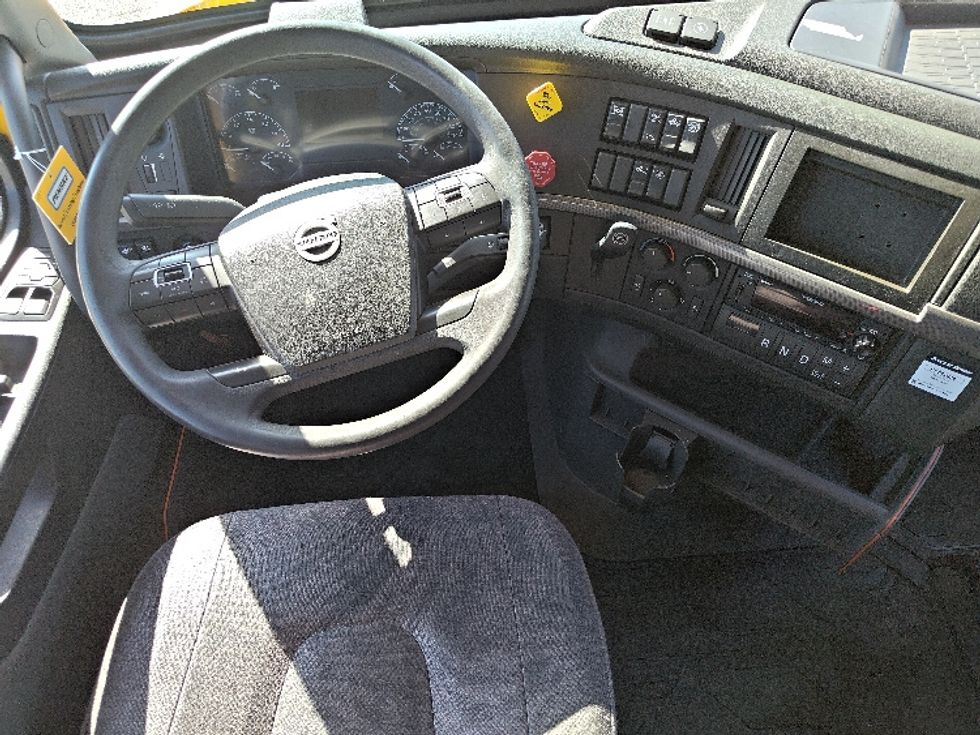 Sleeper Tractor-Heavy Duty Tractors-Volvo-2022-VNL64760-El Paso-TX-429,947\n\t\tmiles-$ 80,500 - Image 11