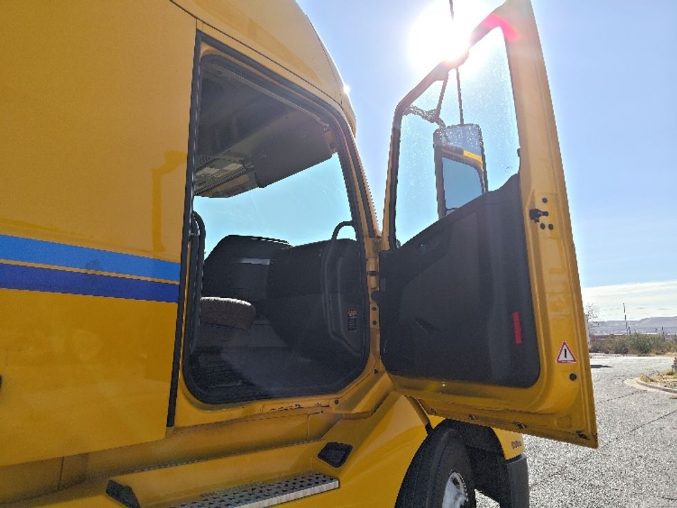 Sleeper Tractor-Heavy Duty Tractors-Volvo-2022-VNL64760-El Paso-TX-429,947\n\t\tmiles-$ 80,500 - Image 13