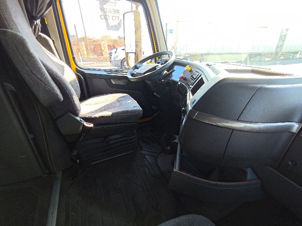 Sleeper Tractor-Heavy Duty Tractors-Volvo-2022-VNL64760-El Paso-TX-429,947\n\t\tmiles-$ 80,500 - Image 15