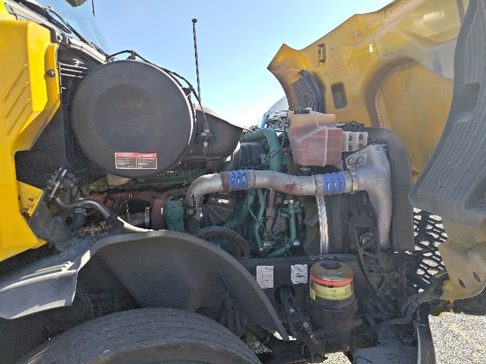 Sleeper Tractor-Heavy Duty Tractors-Volvo-2022-VNL64760-El Paso-TX-429,947\n\t\tmiles-$ 80,500 - Image 20