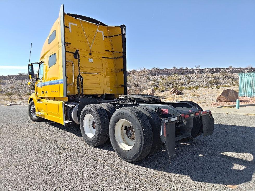 Sleeper Tractor-Heavy Duty Tractors-Volvo-2022-VNL64760-El Paso-TX-429,947\n\t\tmiles-$ 80,500 - Image 5