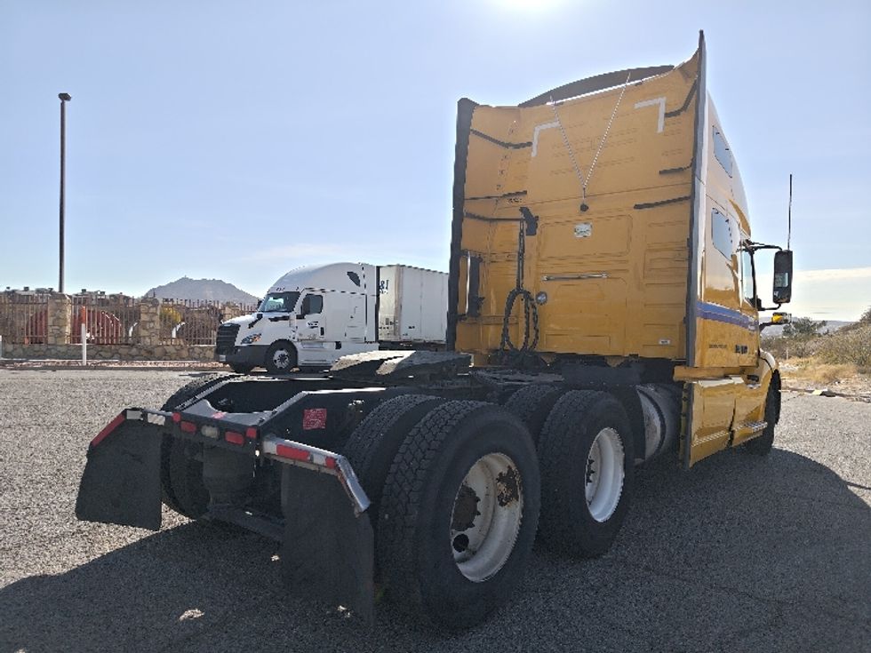 Sleeper Tractor-Heavy Duty Tractors-Volvo-2022-VNL64760-El Paso-TX-429,947\n\t\tmiles-$ 80,500 - Image 7