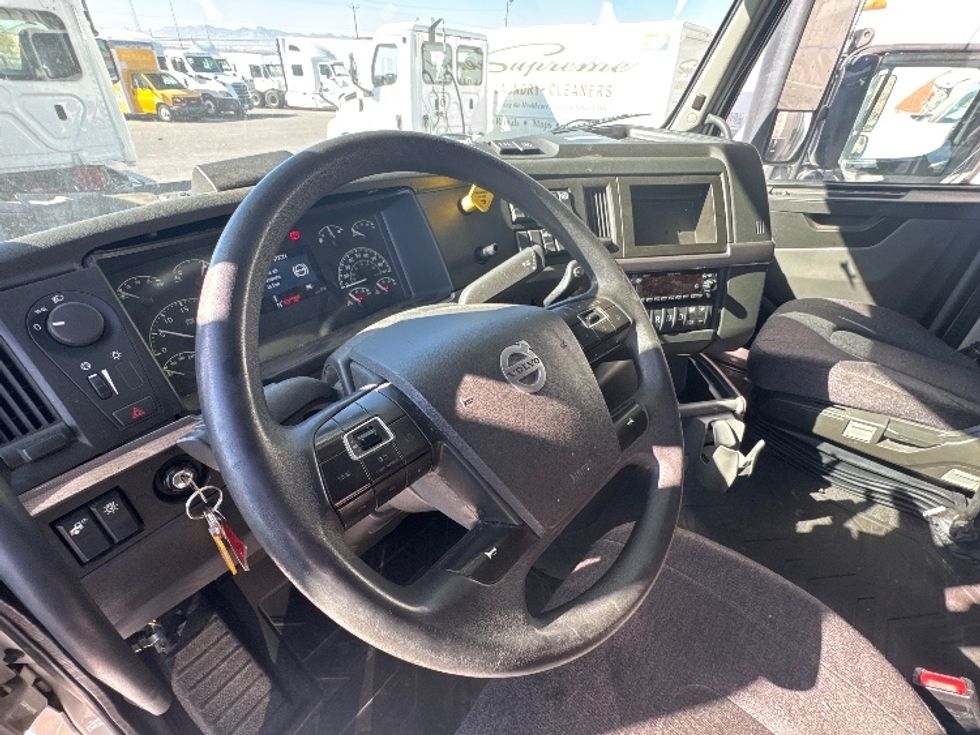 Sleeper Tractor-Heavy Duty Tractors-Volvo-2022-VNL64760-El Paso-TX-462,389\n\t\tmiles-$ 82,500 - Image 10