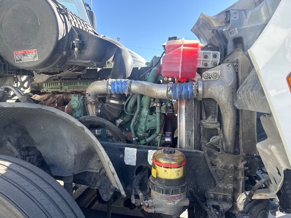 Sleeper Tractor-Heavy Duty Tractors-Volvo-2022-VNL64760-El Paso-TX-462,389\n\t\tmiles-$ 82,500 - Image 20