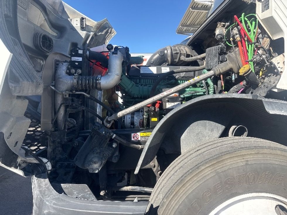 Sleeper Tractor-Heavy Duty Tractors-Volvo-2022-VNL64760-El Paso-TX-462,389\n\t\tmiles-$ 82,500 - Image 21