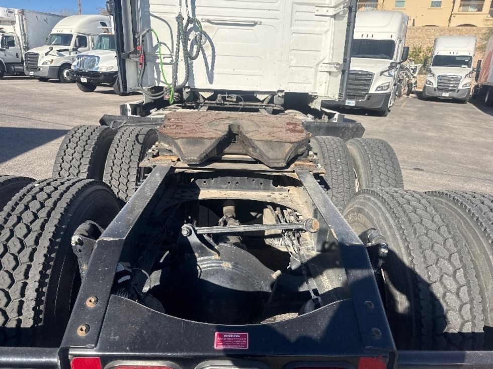 Sleeper Tractor-Heavy Duty Tractors-Volvo-2022-VNL64760-El Paso-TX-462,389\n\t\tmiles-$ 82,500 - Image 6