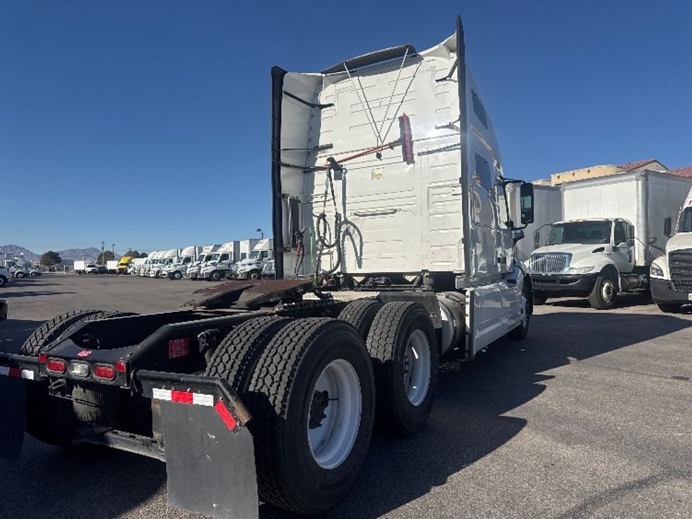 Sleeper Tractor-Heavy Duty Tractors-Volvo-2022-VNL64760-El Paso-TX-462,389\n\t\tmiles-$ 82,500 - Image 7