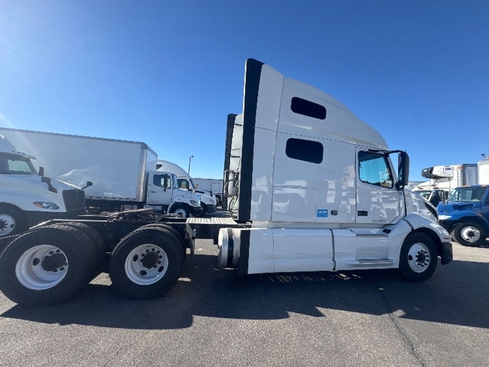 Sleeper Tractor-Heavy Duty Tractors-Volvo-2022-VNL64760-El Paso-TX-462,389\n\t\tmiles-$ 82,500 - Image 8