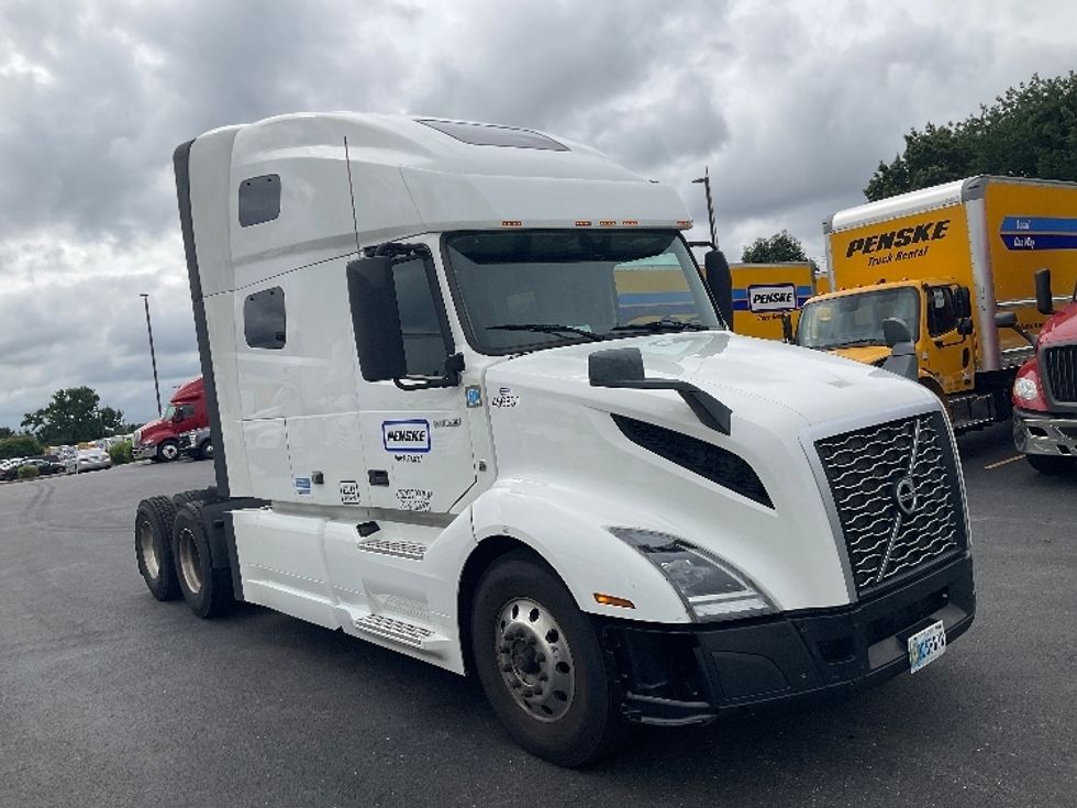 Sleeper Tractor-Heavy Duty Tractors-Volvo-2022-VNL64760-Erlanger-KY-384,185\n\t\tmiles-$ 84,500 - Image 1