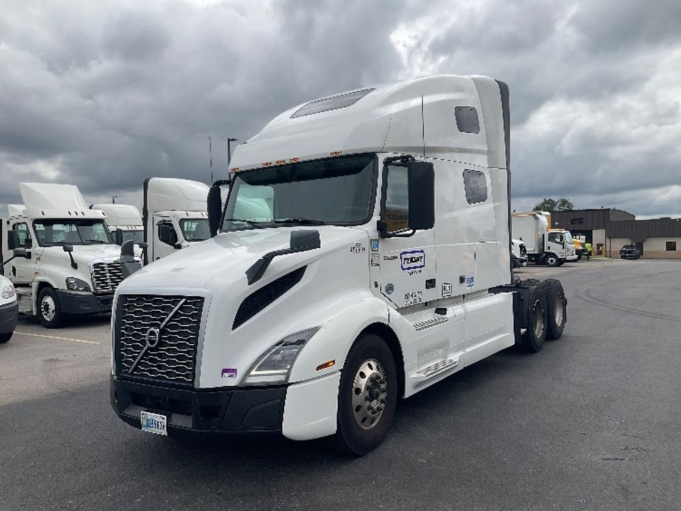 Sleeper Tractor-Heavy Duty Tractors-Volvo-2022-VNL64760-Erlanger-KY-384,185\n\t\tmiles-$ 84,500 - Image 3