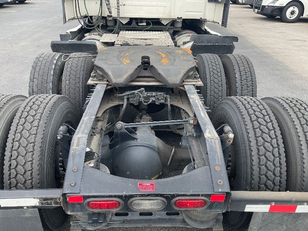 Sleeper Tractor-Heavy Duty Tractors-Volvo-2022-VNL64760-Erlanger-KY-384,185\n\t\tmiles-$ 84,500 - Image 6