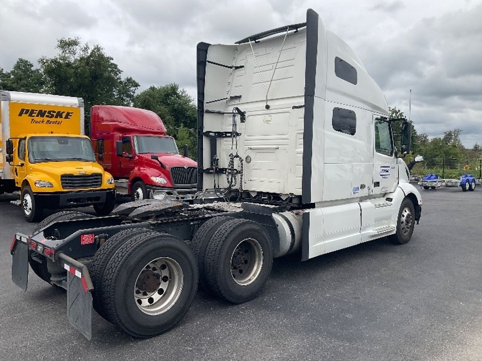 Sleeper Tractor-Heavy Duty Tractors-Volvo-2022-VNL64760-Erlanger-KY-384,185\n\t\tmiles-$ 84,500 - Image 7
