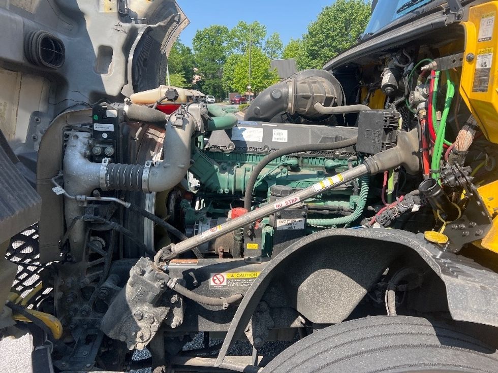 Sleeper Tractor-Heavy Duty Tractors-Volvo-2022-VNL64760-Essex-MD-430,944\n\t\tmiles-$ 76,750 - Image 21