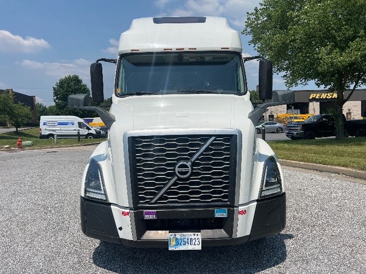 2022 Volvo Truck VNL photo 2
