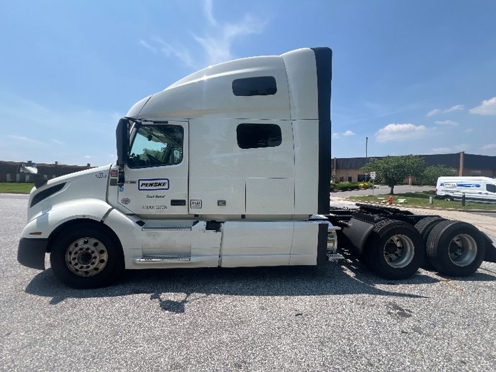 2022 Volvo Truck VNL photo 4