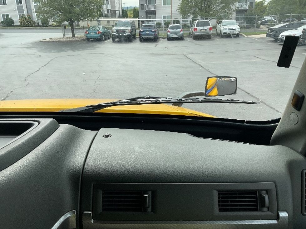 Sleeper Tractor-Heavy Duty Tractors-Volvo-2022-VNL64760-Essex-MD-586,130\n\t\tmiles-$ 60,000 - Image 14