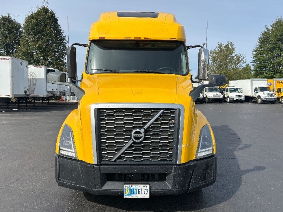 Sleeper Tractor-Heavy Duty Tractors-Volvo-2022-VNL64760-Essex-MD-586,130\n\t\tmiles-$ 60,000 - Image 2