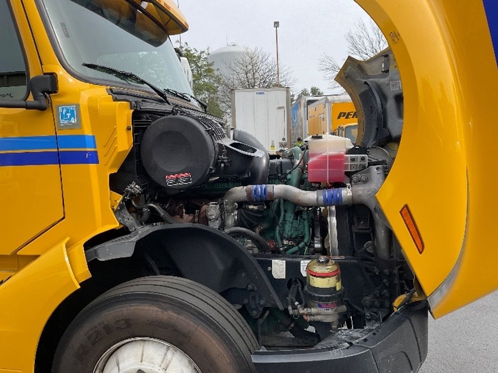 Sleeper Tractor-Heavy Duty Tractors-Volvo-2022-VNL64760-Essex-MD-586,130\n\t\tmiles-$ 60,000 - Image 20