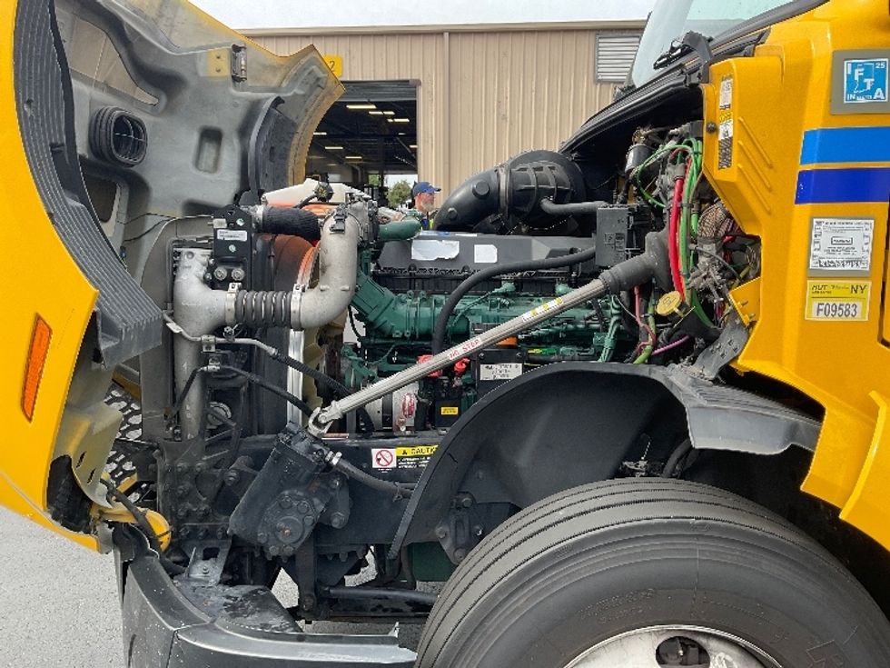 Sleeper Tractor-Heavy Duty Tractors-Volvo-2022-VNL64760-Essex-MD-586,130\n\t\tmiles-$ 60,000 - Image 21