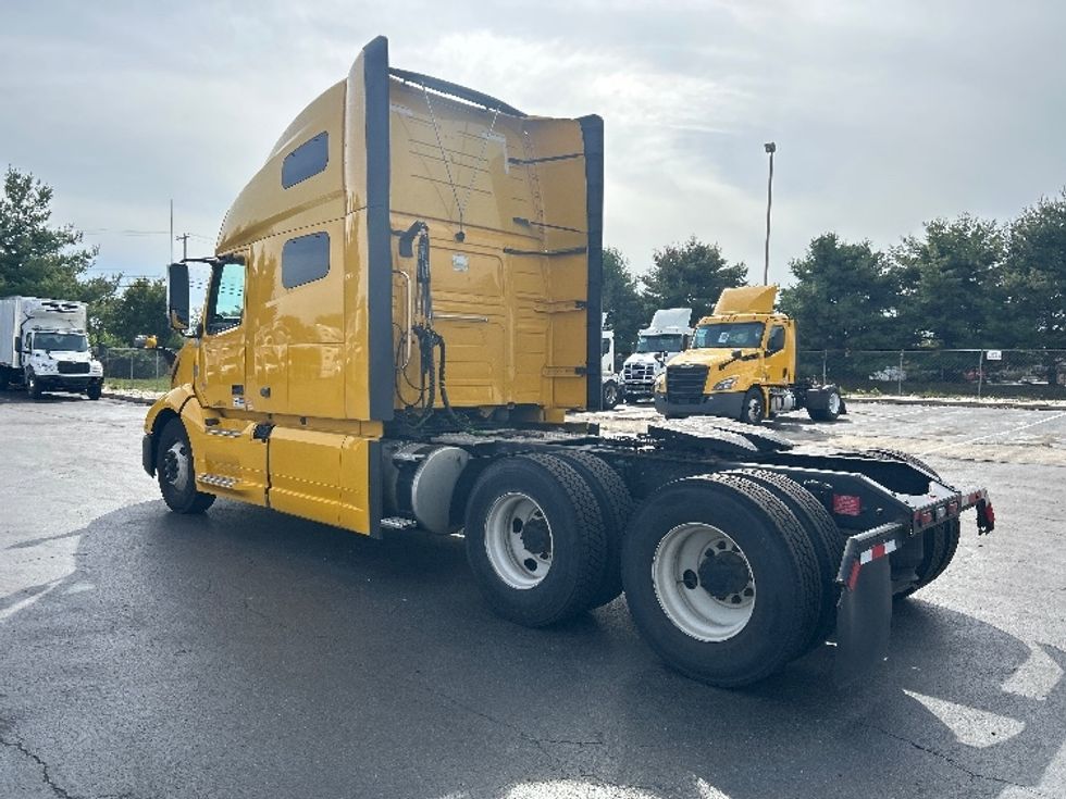 Sleeper Tractor-Heavy Duty Tractors-Volvo-2022-VNL64760-Essex-MD-586,130\n\t\tmiles-$ 60,000 - Image 5