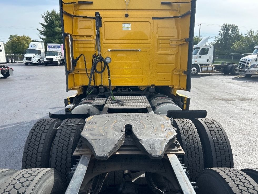 Sleeper Tractor-Heavy Duty Tractors-Volvo-2022-VNL64760-Essex-MD-586,130\n\t\tmiles-$ 60,000 - Image 6
