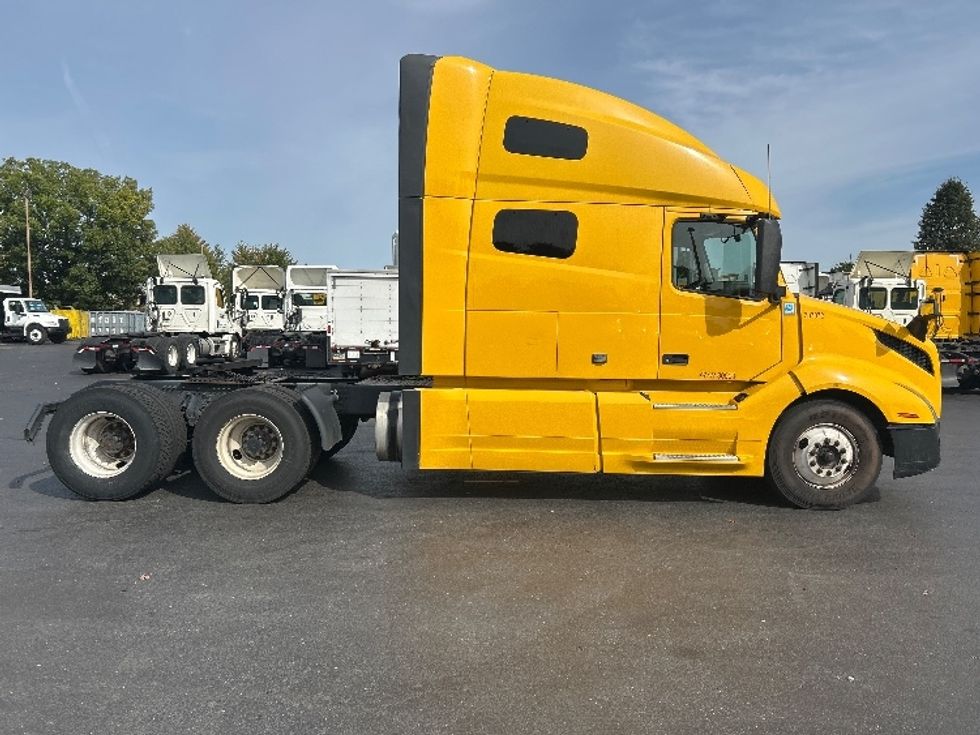 Sleeper Tractor-Heavy Duty Tractors-Volvo-2022-VNL64760-Essex-MD-586,130\n\t\tmiles-$ 60,000 - Image 8