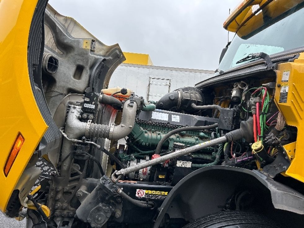 Sleeper Tractor-Heavy Duty Tractors-Volvo-2022-VNL64760-Fitchburg-MA-377,237\n\t\tmiles-$ 79,750 - Image 21