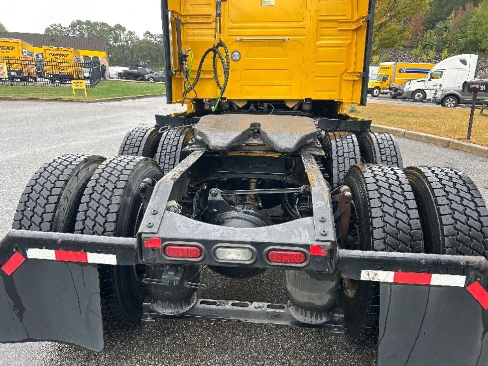 Sleeper Tractor-Heavy Duty Tractors-Volvo-2022-VNL64760-Fitchburg-MA-377,237\n\t\tmiles-$ 79,750 - Image 6