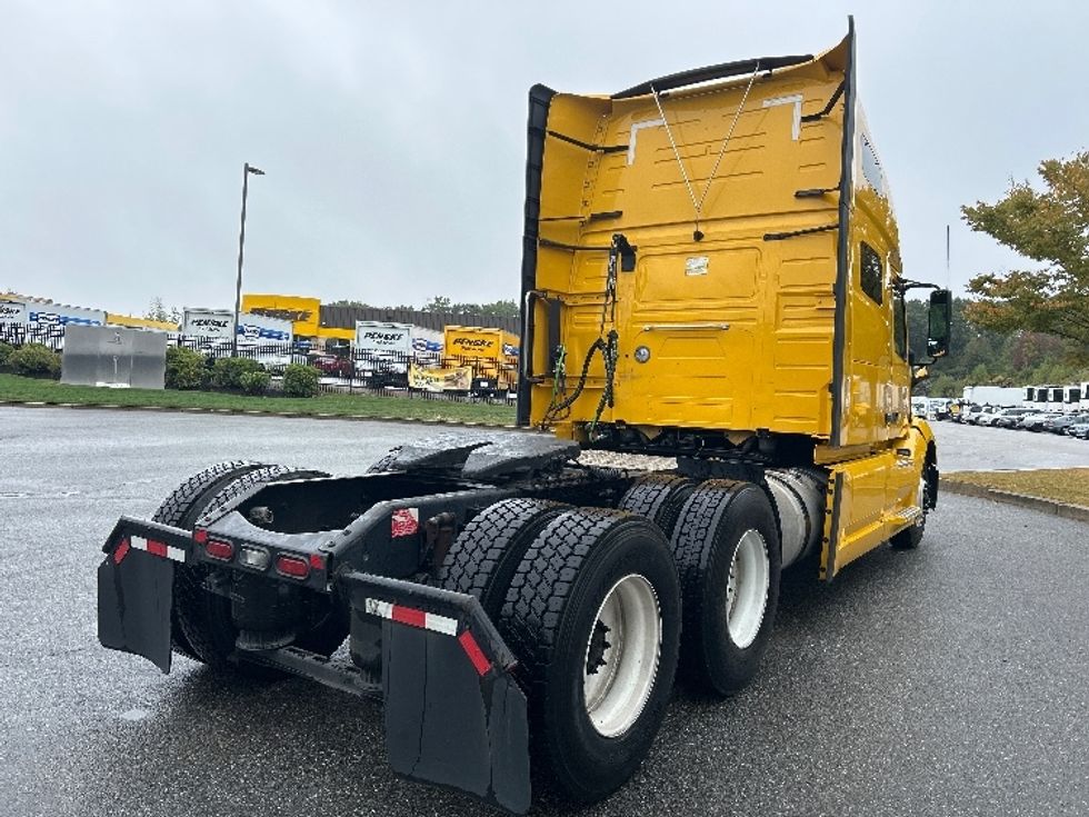 Sleeper Tractor-Heavy Duty Tractors-Volvo-2022-VNL64760-Fitchburg-MA-377,237\n\t\tmiles-$ 79,750 - Image 7