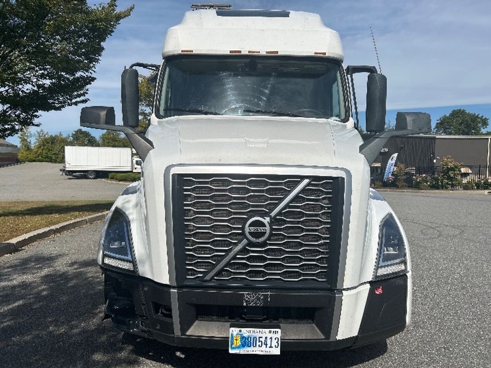 Sleeper Tractor-Heavy Duty Tractors-Volvo-2022-VNL64760-Fitchburg-MA-585,416\n\t\tmiles-$ 64,250 - Image 2