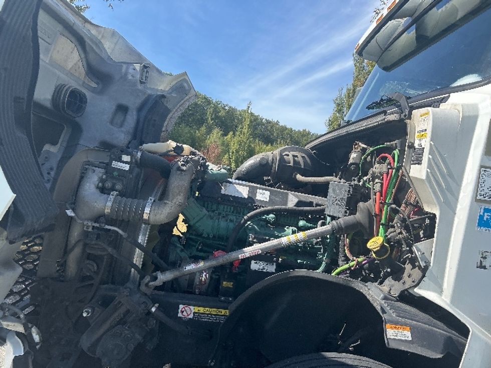 Sleeper Tractor-Heavy Duty Tractors-Volvo-2022-VNL64760-Fitchburg-MA-585,416\n\t\tmiles-$ 64,250 - Image 21