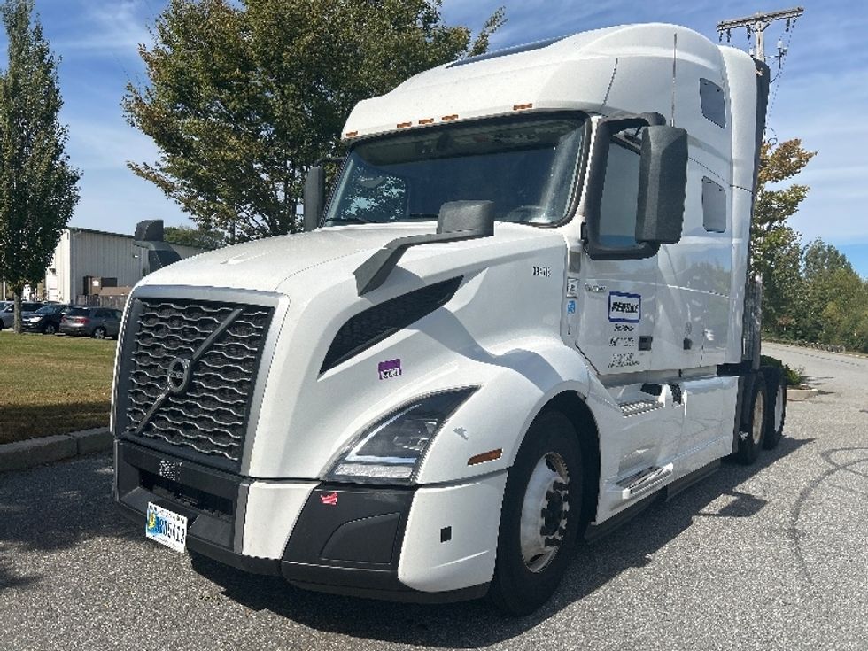 Sleeper Tractor-Heavy Duty Tractors-Volvo-2022-VNL64760-Fitchburg-MA-585,416\n\t\tmiles-$ 64,250 - Image 3