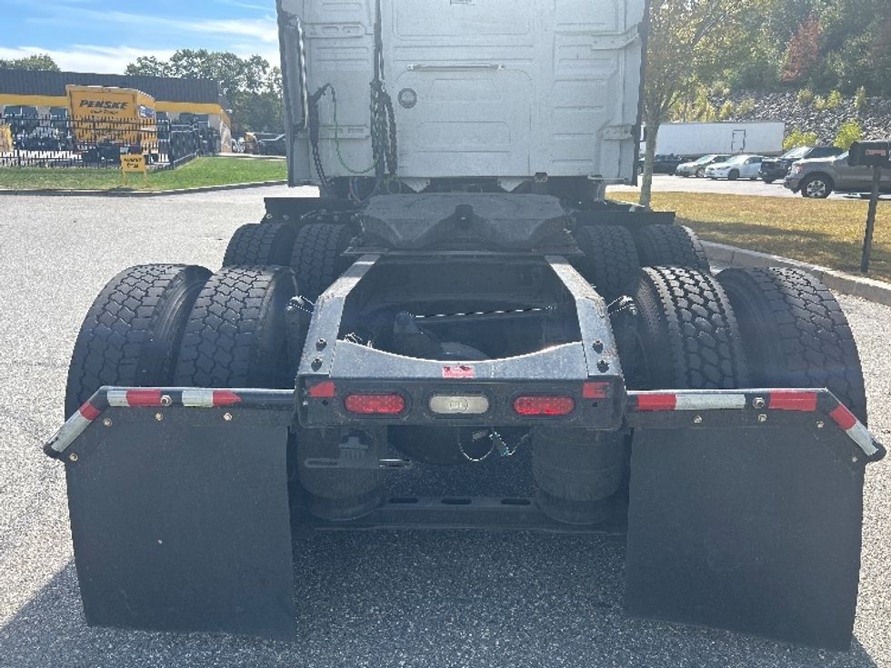 Sleeper Tractor-Heavy Duty Tractors-Volvo-2022-VNL64760-Fitchburg-MA-585,416\n\t\tmiles-$ 64,250 - Image 6