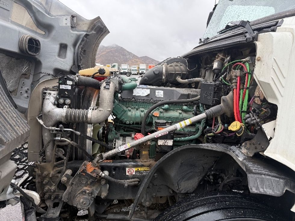 Sleeper Tractor-Heavy Duty Tractors-Volvo-2022-VNL64760-Fontana-CA-293,783\n\t\tmiles-$ 104,000 - Image 19