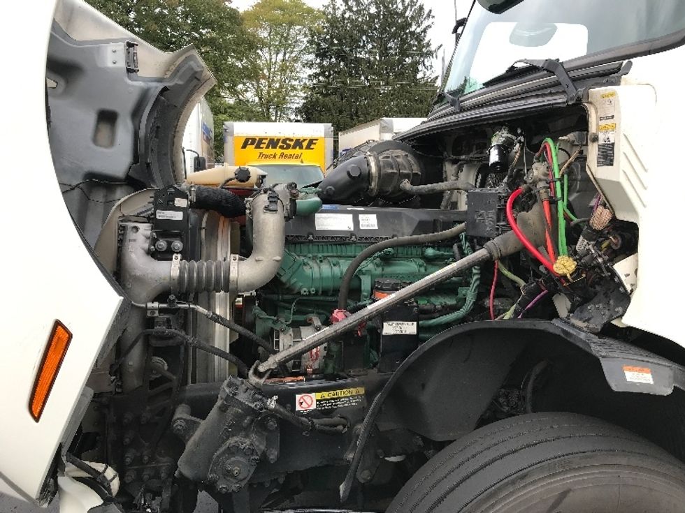 Sleeper Tractor-Heavy Duty Tractors-Volvo-2022-VNL64760-Fontana-CA-328,772\n\t\tmiles-$ 99,750 - Image 21