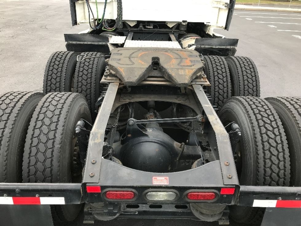 Sleeper Tractor-Heavy Duty Tractors-Volvo-2022-VNL64760-Fontana-CA-328,772\n\t\tmiles-$ 99,750 - Image 6