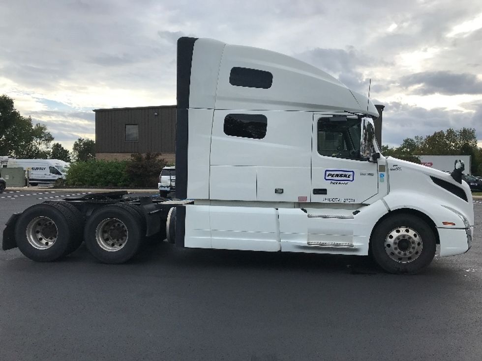 Sleeper Tractor-Heavy Duty Tractors-Volvo-2022-VNL64760-Fontana-CA-328,772\n\t\tmiles-$ 99,750 - Image 8