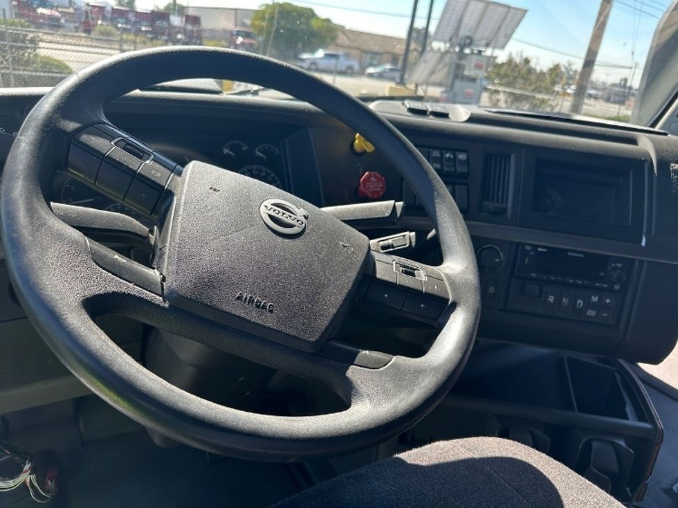 Sleeper Tractor-Heavy Duty Tractors-Volvo-2022-VNL64760-Fontana-CA-333,331\n\t\tmiles-$ 100,250 - Image 11