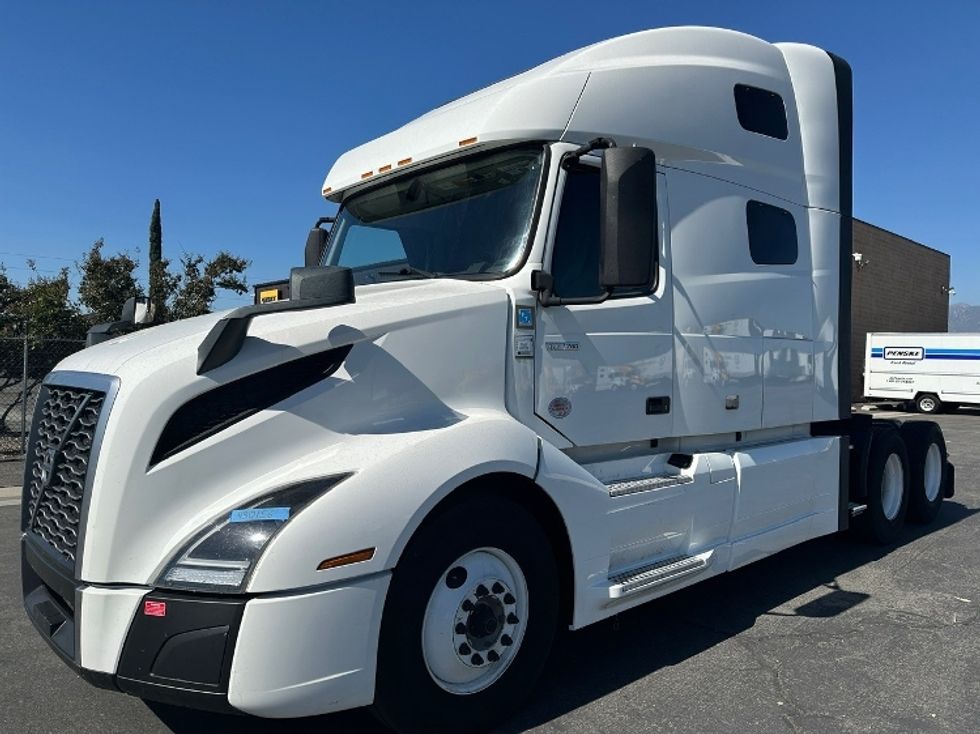 Sleeper Tractor-Heavy Duty Tractors-Volvo-2022-VNL64760-Fontana-CA-333,331\n\t\tmiles-$ 100,250 - Image 3