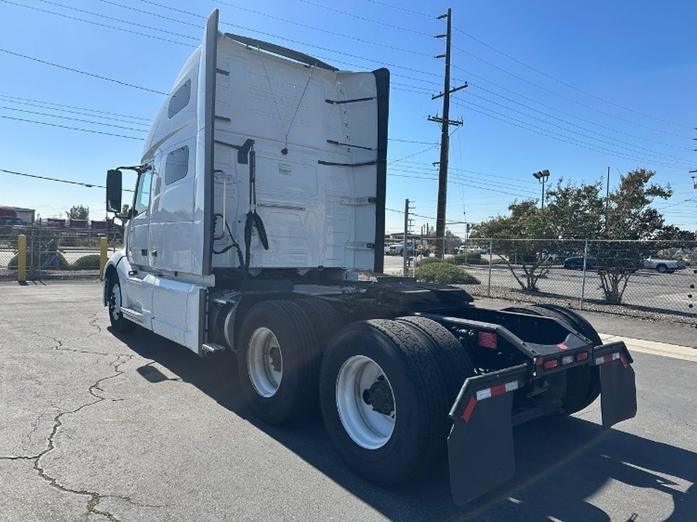 Sleeper Tractor-Heavy Duty Tractors-Volvo-2022-VNL64760-Fontana-CA-333,331\n\t\tmiles-$ 100,250 - Image 5